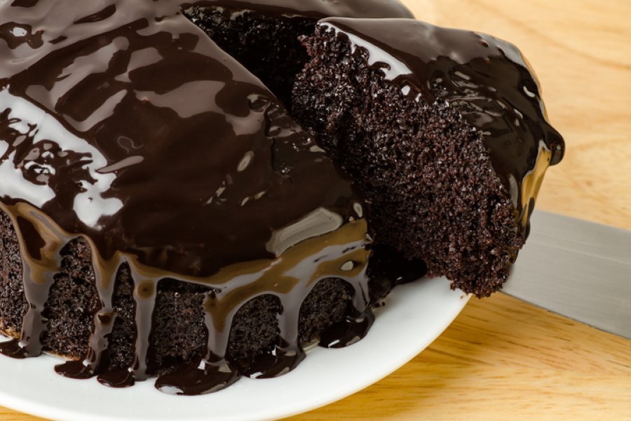 Bolo de chocolate amargo é dica acessível e saborosa; aprenda a
