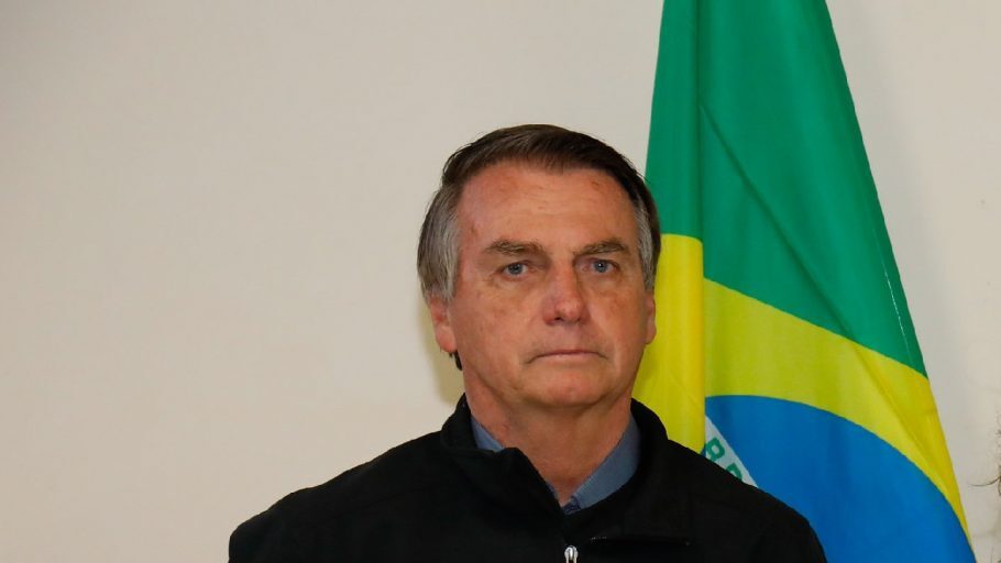  Bolsonaro é internado com suspeita de obstrução intestinal