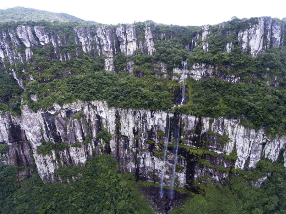 Vista aérea do cânion Fortaleza, em Cambará do Sul