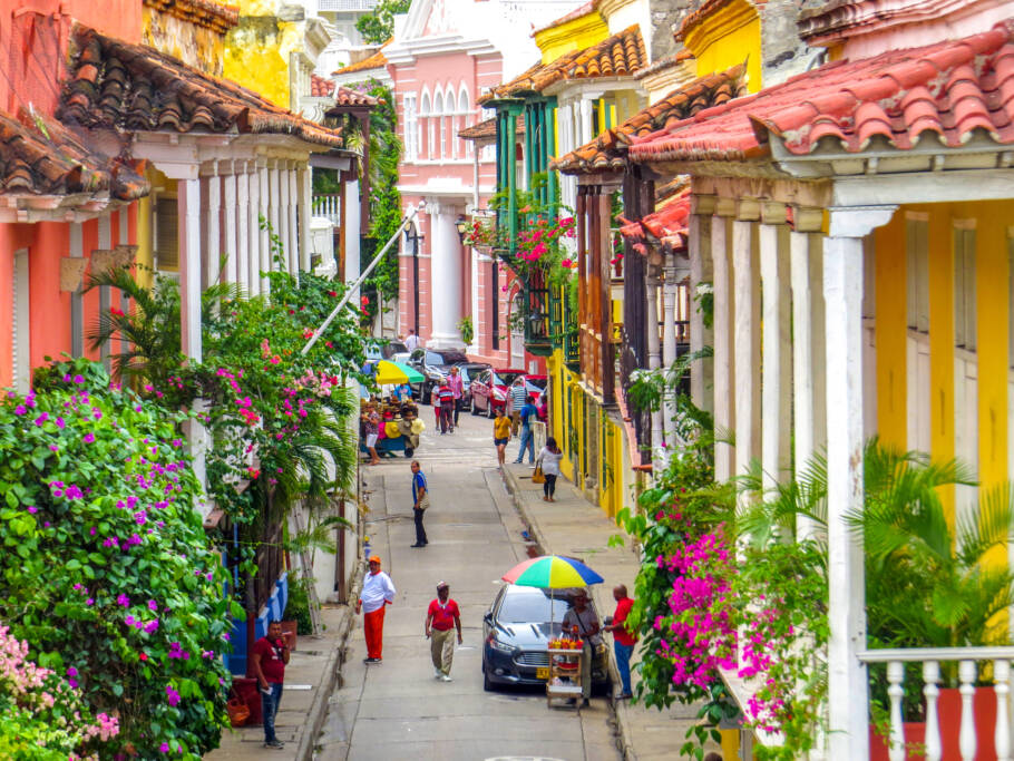 Rua da cidade de Cartagena, na Colômbia