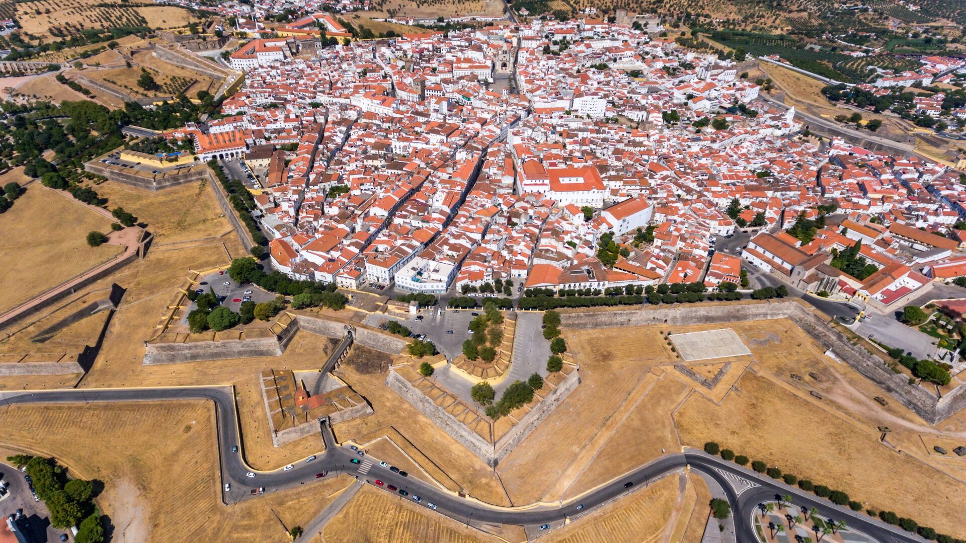 Vista área do vilerejo fortificado de Elvas, no Alentejo, em Portugal