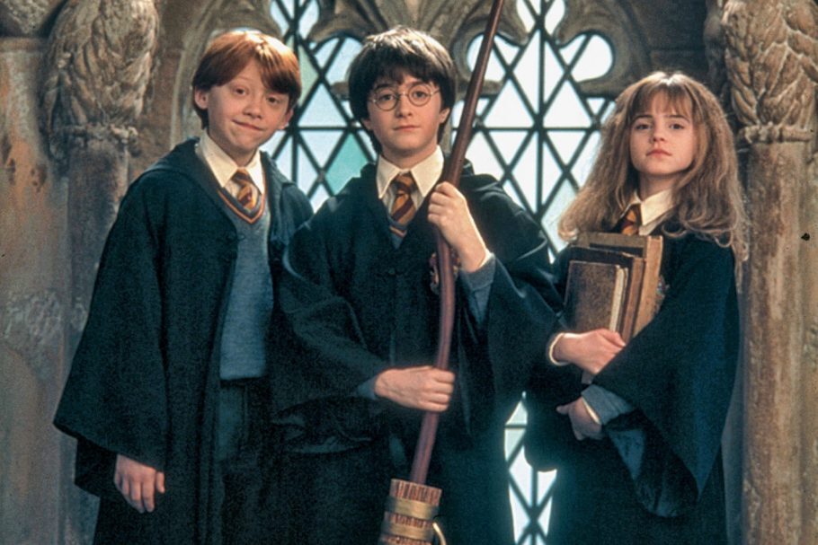 O primeiro filme da saga de Harry Potter faz 20 anos! Ai, meu deus! 💚