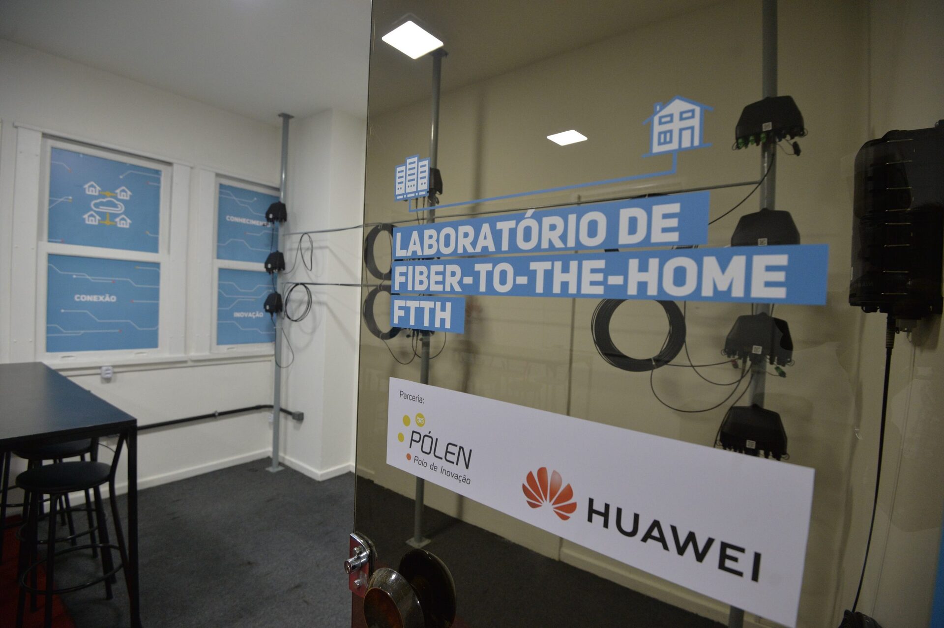 Um dos 12 laboratórios de ftth/fttx, que contou com a colaboração da Huawei, fica na Unisuam, no Rio de Janeiro