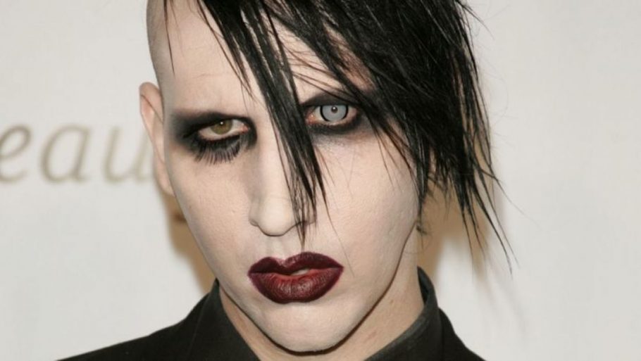 Manson batizou a cabine de ‘quarto das meninas más’
