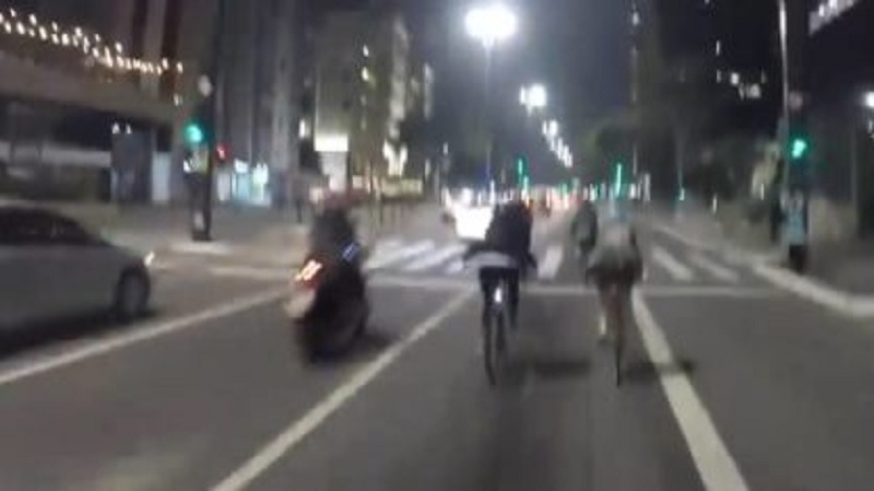 Motoqueiro ataca mulheres ciclistas com spray de pimenta na Av. Paulista