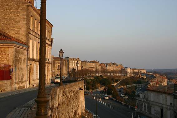 A cidade de Angoulême, na França, que serviu de cenário para o novo filme de Wes Anderson