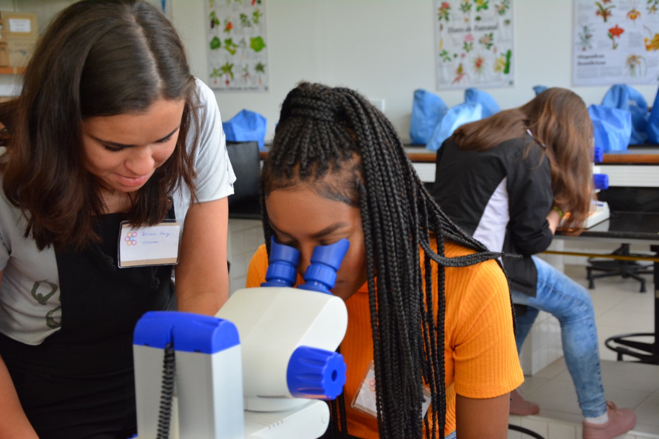USP abre portas para meninas que querem ser cientistas