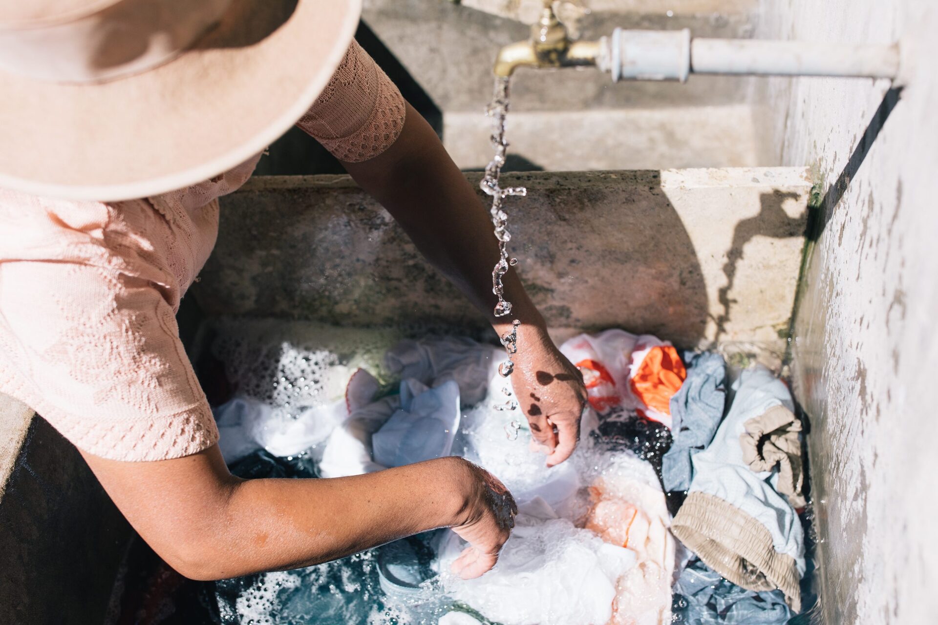 Uma das ações deste ano do projeto Banheiros Mudam Vidas está na parceria com a Water.org, que oferecerá microcrédito para famílias brasileiras em situação de vulnerabilidade social para construir seus próprios banheiros