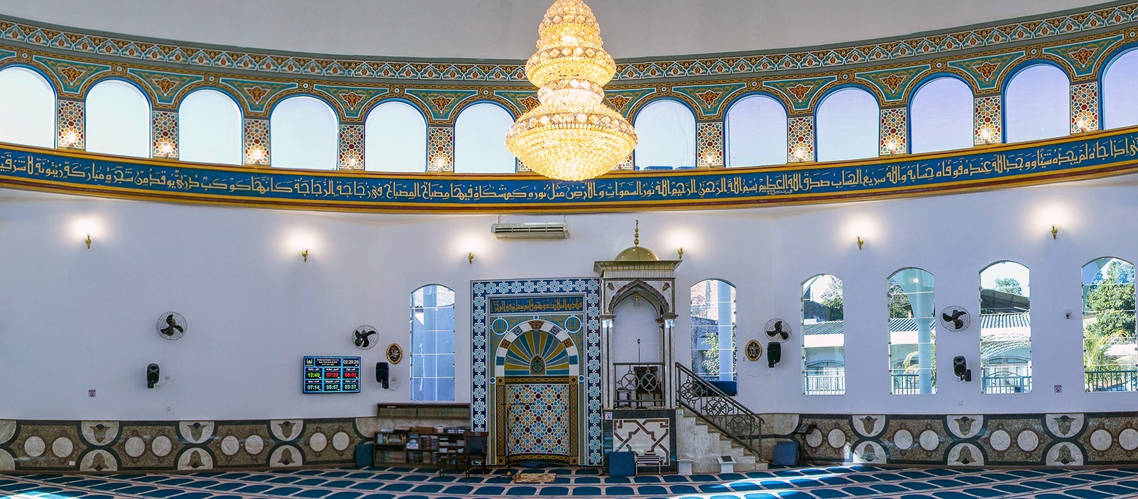 Interior da Mesquita Omar Ibn Al-Khattab