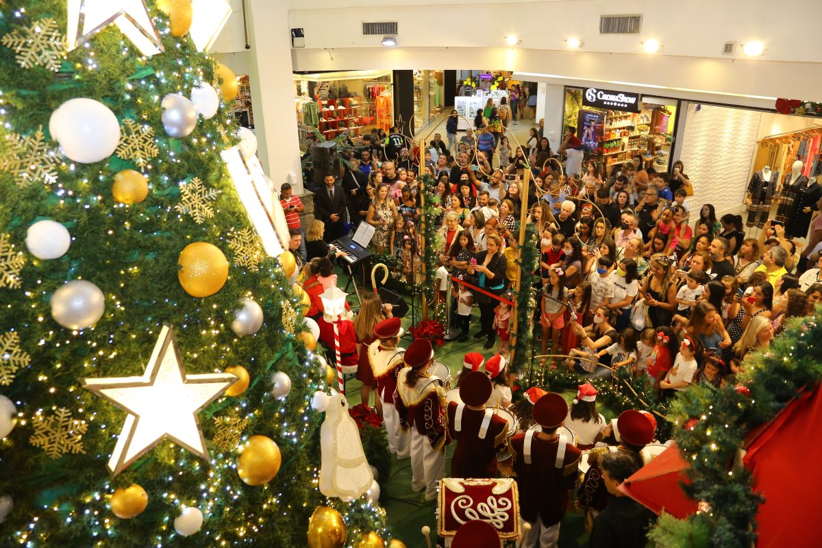 O Natal do Shopping Cadima promete muita magia e um Coral para abrilhantar a noite de Natal.