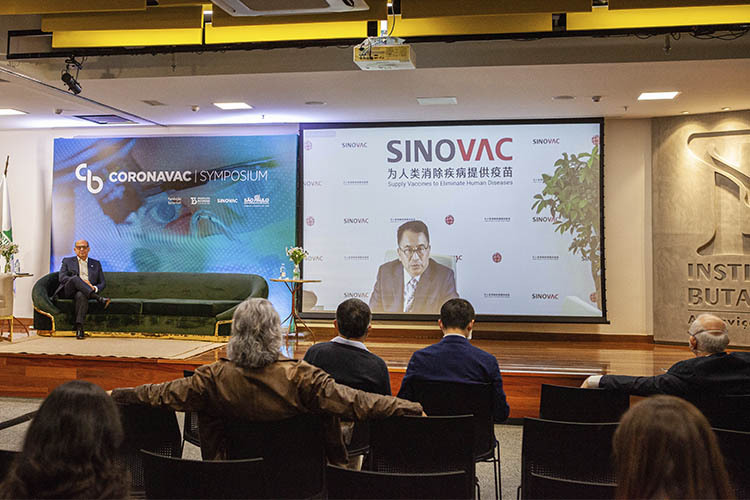  Sinovac anuncia que CoronaVac adaptada para a Ômicron deve estar pronta em até três meses