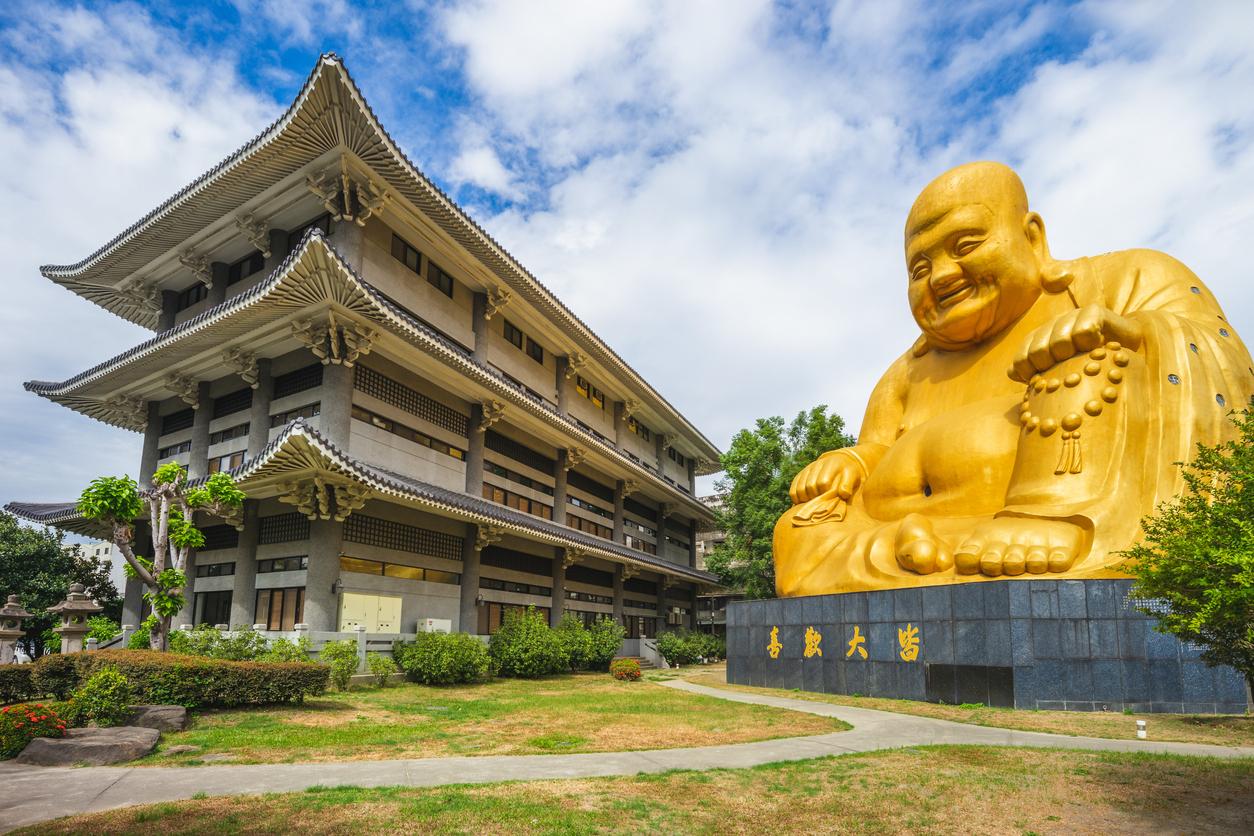 O templo Paochueh e estátua de Maitreya, em Taichung (Taiwan)