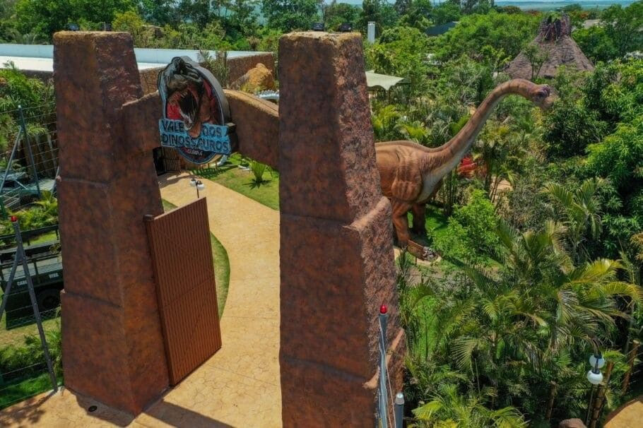 O Vale dos Dinossauros, outra atração do grupo Dreams em Olímpia (SP), conta com 38 dinossauros animatrônicos