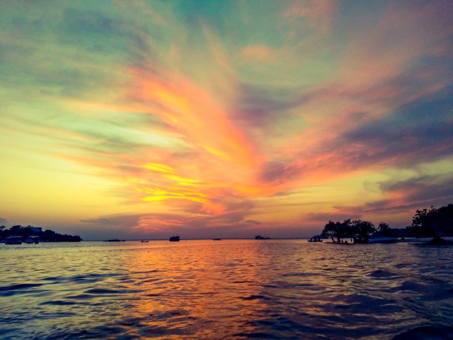 Por do sol na Ilha do amor – Região de grande beleza na Amazônia brasileira.