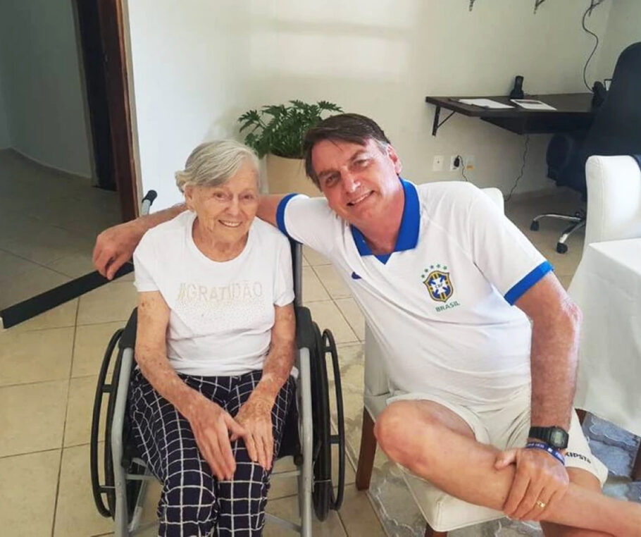  Mãe de Bolsonaro morre aos 94 anos
