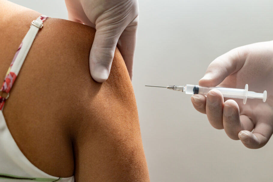 Pfizer e BioNTech começam a testar de vacina para variante Ômicron