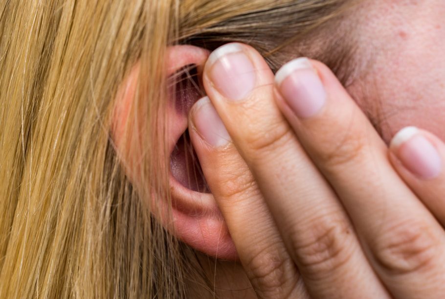 Zumbido é sintoma comum relato por pacientes com covid-19, segundo estudo