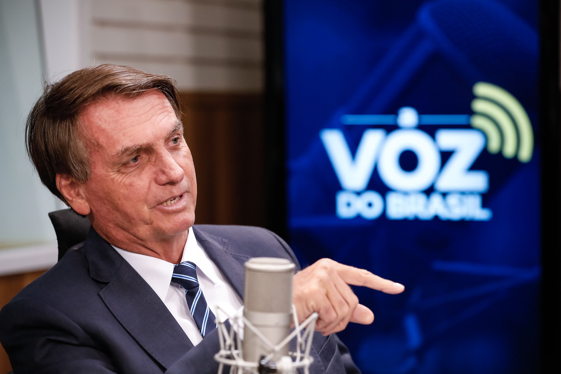 Bolsonaro para youtuber Cauê Moura: ‘não seria difícil acerta tiro em gordinho’