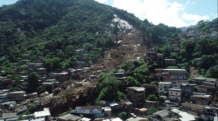 Imagens de drone das áreas de deslizamento de encosta em Petrópolis, em decorrência das fortes chuvas que atingiram