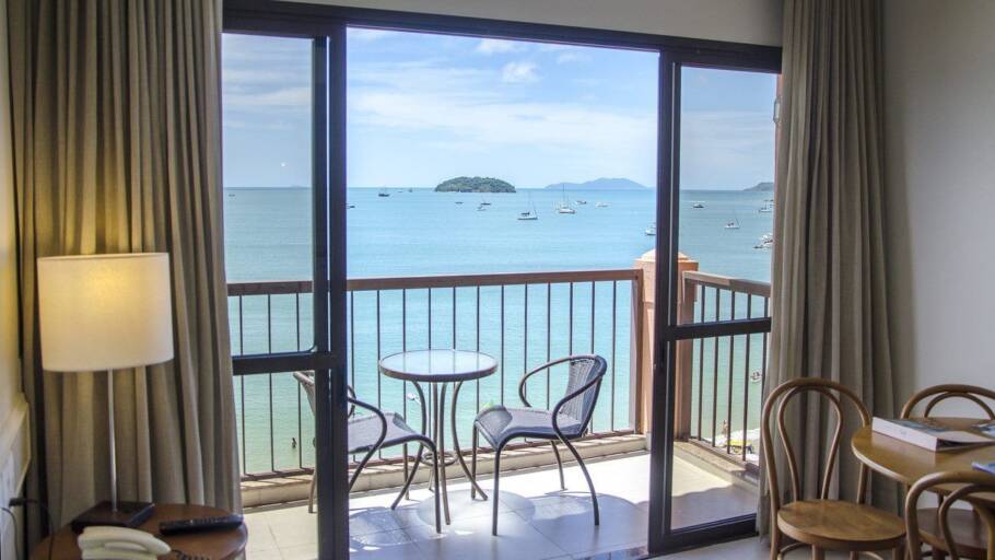 Uma das suítes com vista para o mar do Jurerê Beach Village