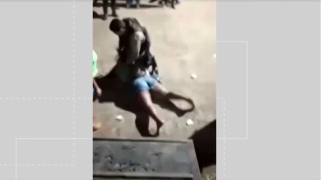 Mulher leva 'mata-leão' de PM após briga no interior da BA