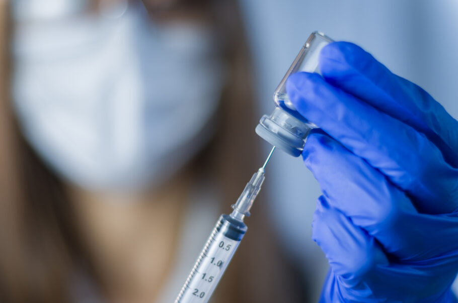 Vacinação é a única arma capaz de pôr fim à pandemia, segundo OMS