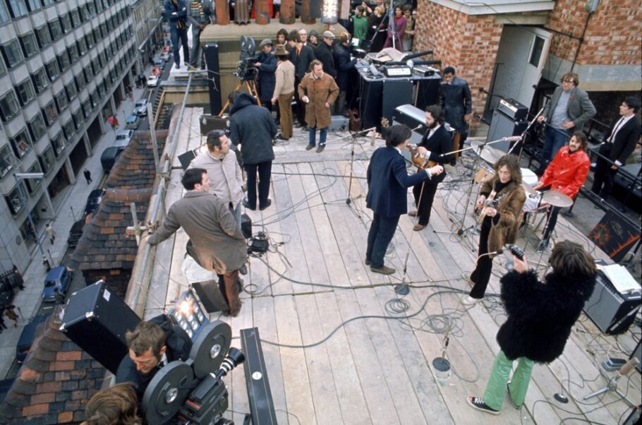 Já pensou em caminhar na rua e ouvir os Beatles tocando no telhado?