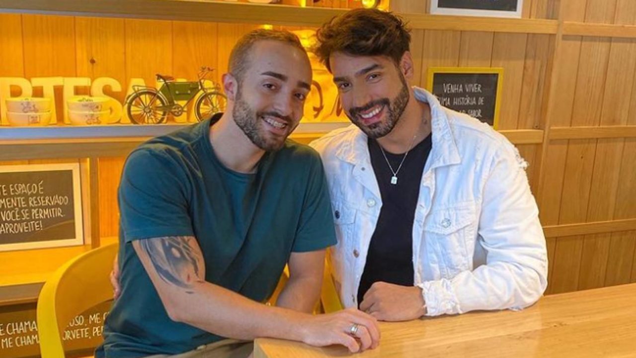 Modelo Pedro Guttman (à dir.) e o namorado acusam restaurante Alessandro & Frederico de homofobia
