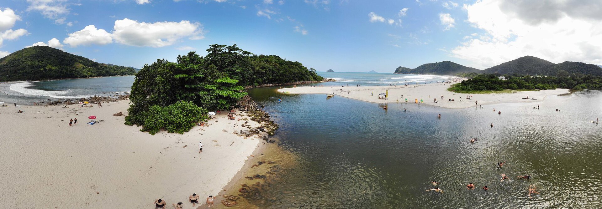 Praias do Camburi e Camburizinho (à esq.), em São Sebastião, no litoral norte de SP