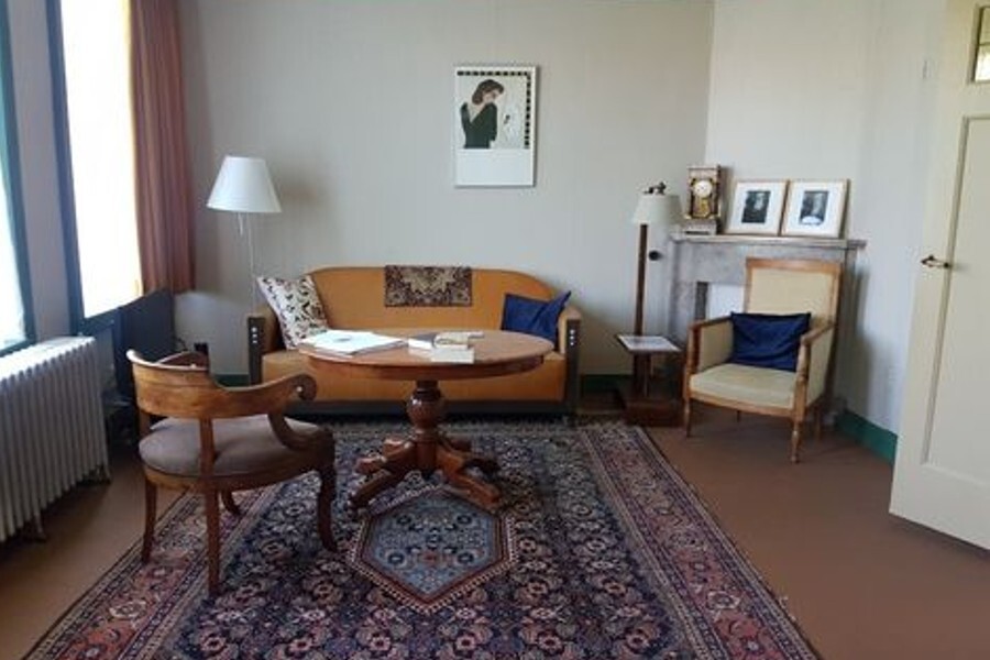  Interior da casa onde Anne Frank morava com sua família antes da guerra