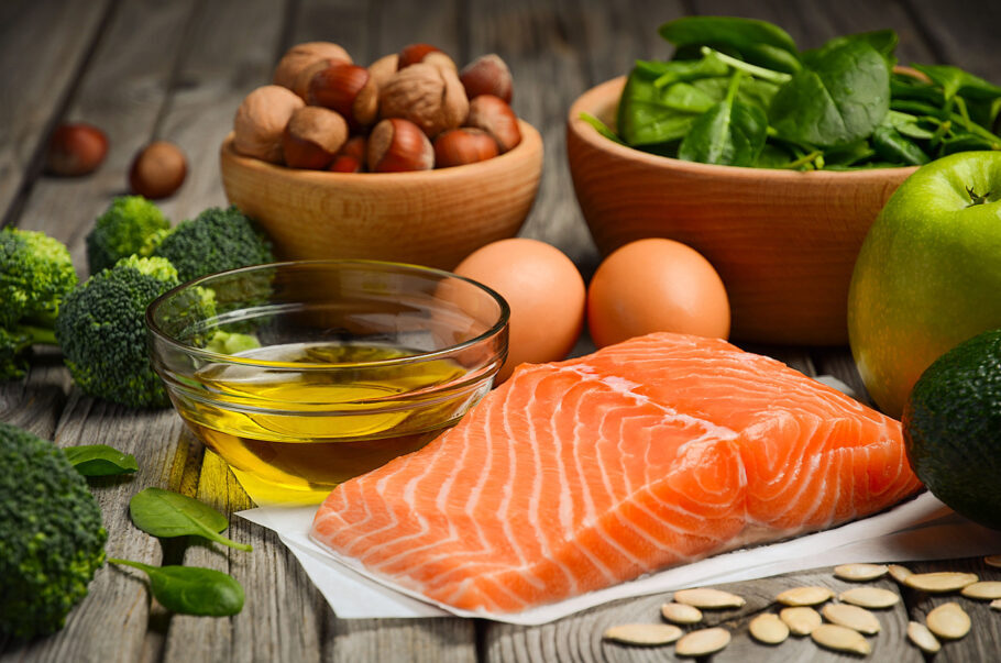 Salmão, azeite de oliva, ovos e cogumelos são ricos em vitamina D