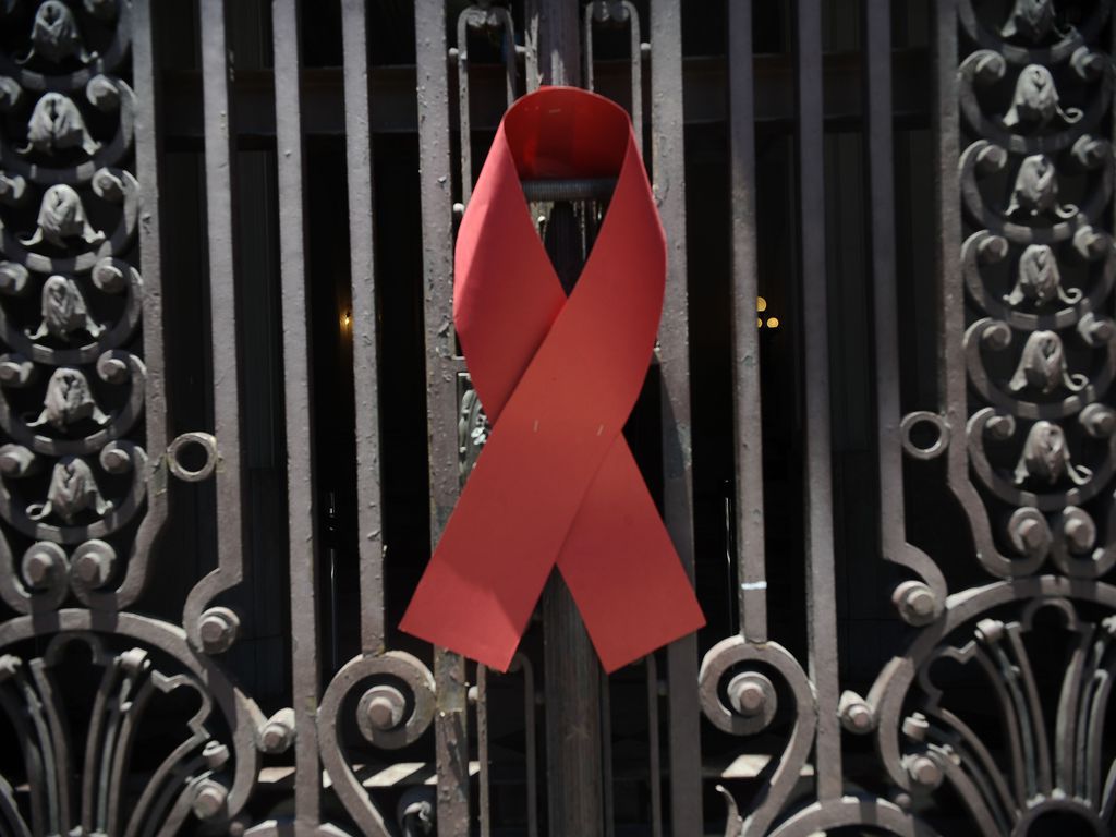 O Grupo Pela Vida, ONG que acolhe e orienta pessoas soropositivas, faz manifestação nas escadarias da Câmara Municipal do Rio, pelo Dia Mundial Contra a Aids