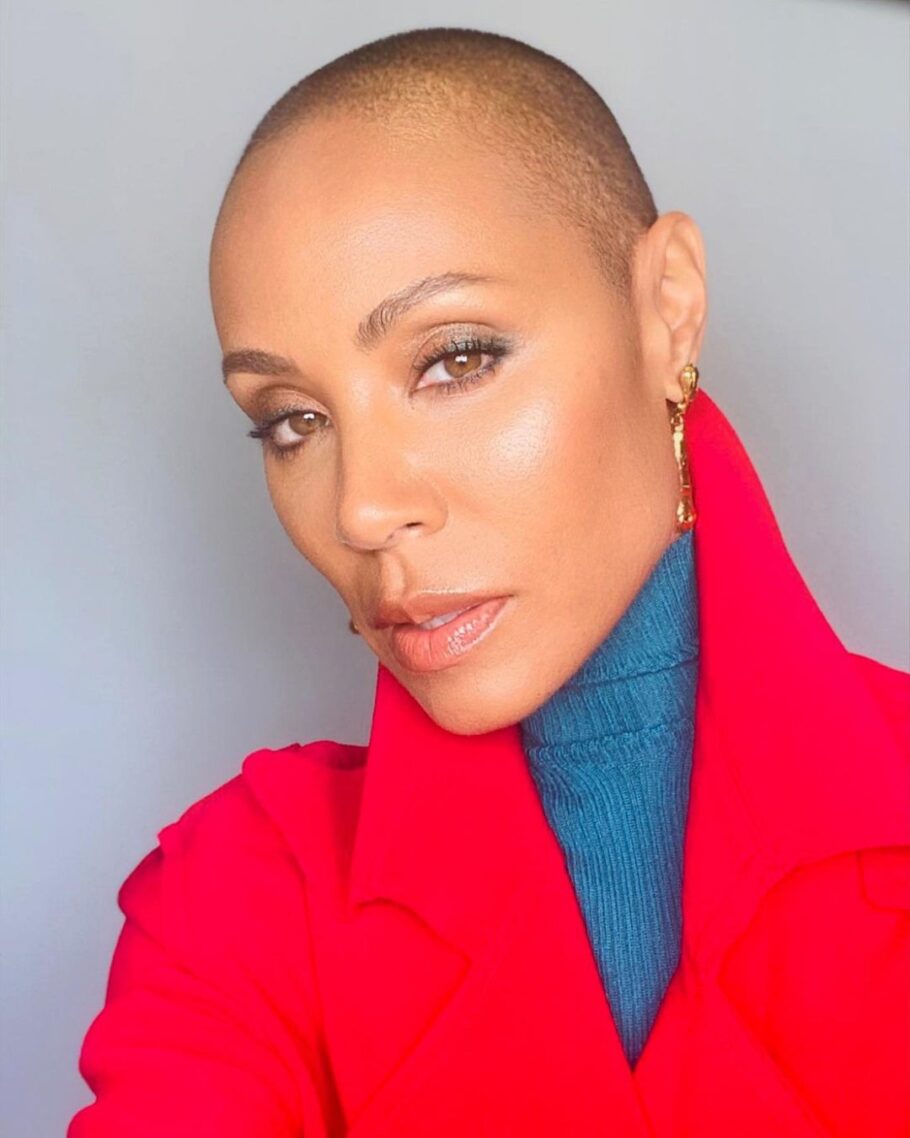 Jada Smith sofre com alopecia desde 2018 e é inspiração para tantas outras pessoas com a mesma condição