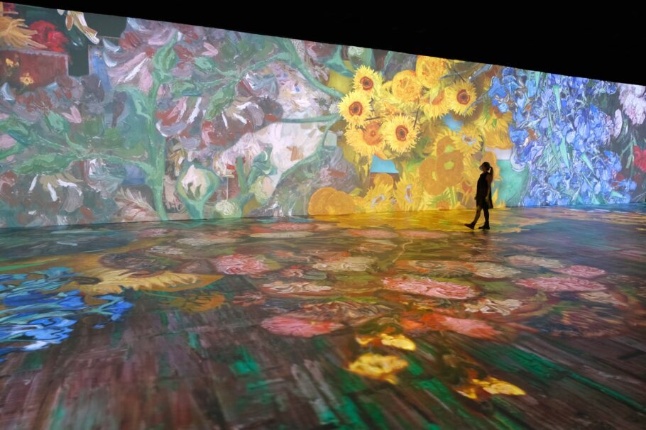 Beyond Van Gogh é feita com 40 projetores de imagem