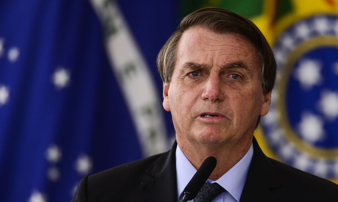 Bolsonaro passa mal, sente ‘desconforto’ e é hospitalizado