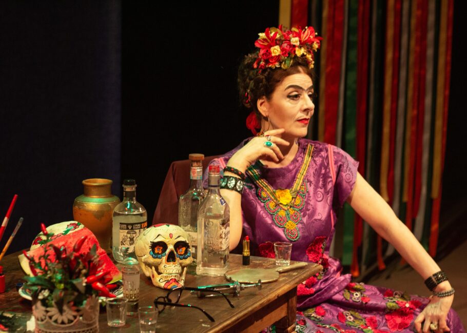 A pintora mexicana Frida Kahlo é homenageada repleto de reflexões!
