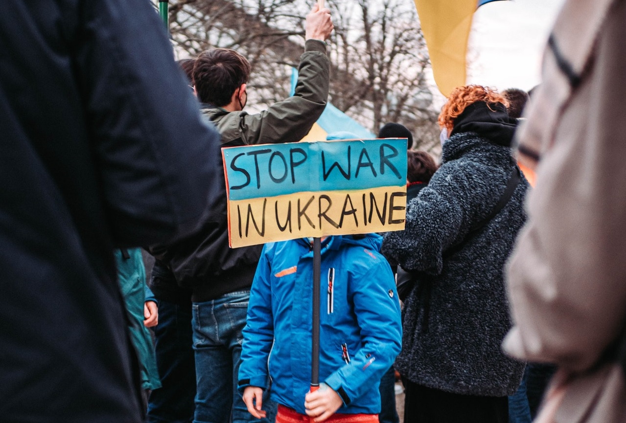 Saiba como ajudar as vítimas da guerra na Ucrânia Conflito entre Ucrânia e Rússia gerou uma onda de refugiados