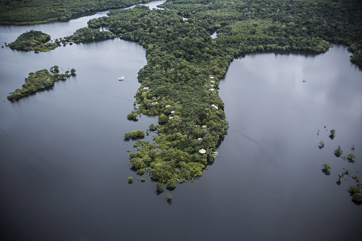 Vista aérea do Juma Amazon Lodge, em plena Floresta Amazônica