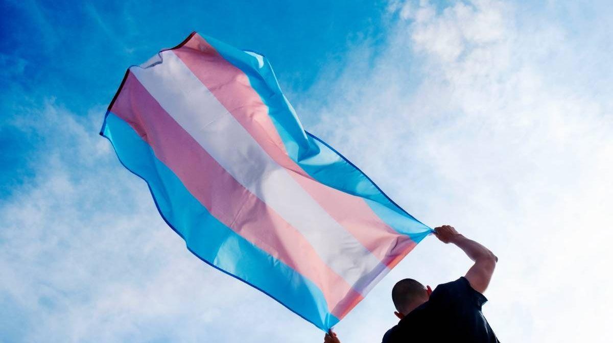 Jovem trans sofre transfobia em colégio tradicional do Pará