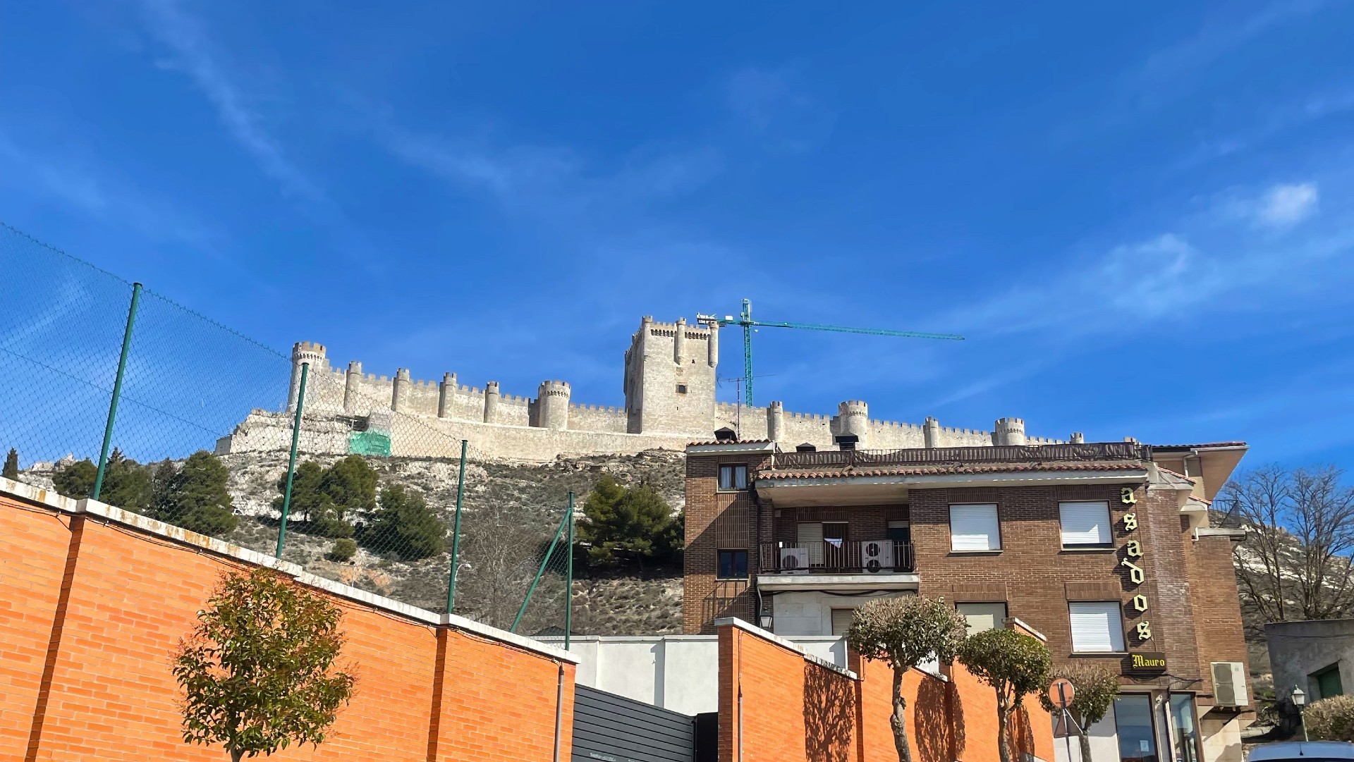 O imponente castelo de Peñafiel, na na província de Valladolid