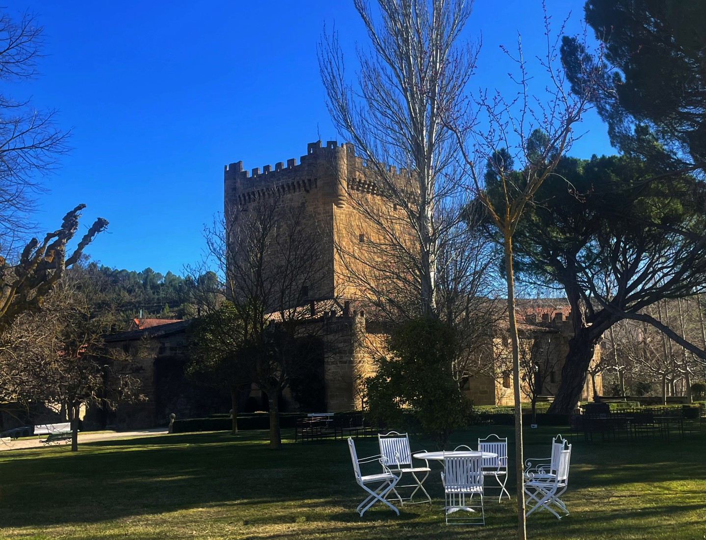 Espaço aberto da bodega Castillo de Cuzcurrita, em Logroño