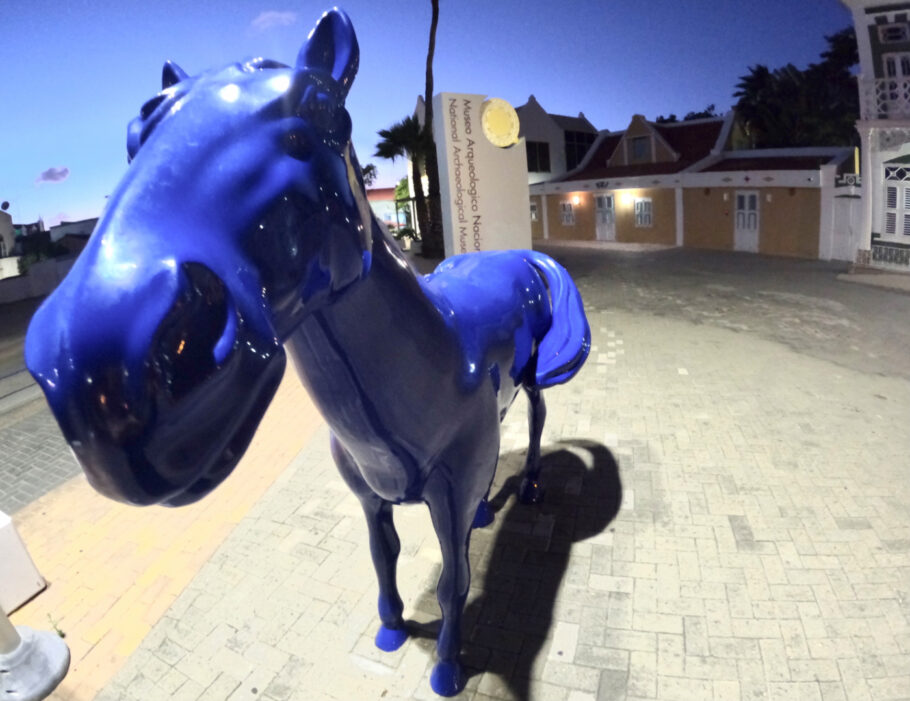 Esculturas espalhadas por Oranjestad representam momento histórico de Aruba