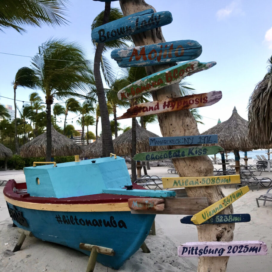 Hilton Aruba fica na praia de Palm Beach, a mais agitada de Aruba