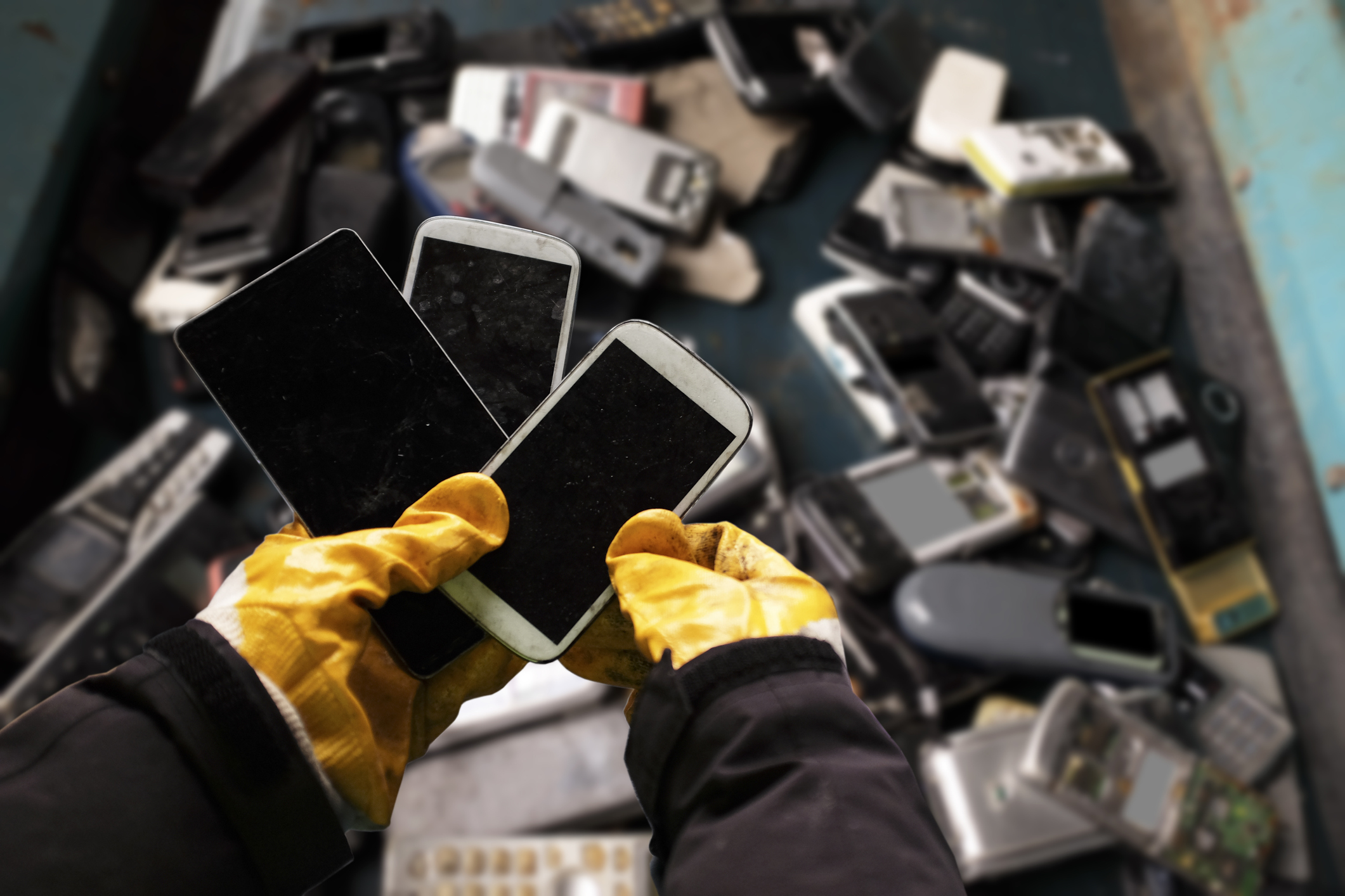 De acordo com o The Global E-waste Monitor, só em 2019, o mundo produziu cerca de 53,6 milhões de toneladas de lixo eletrônico