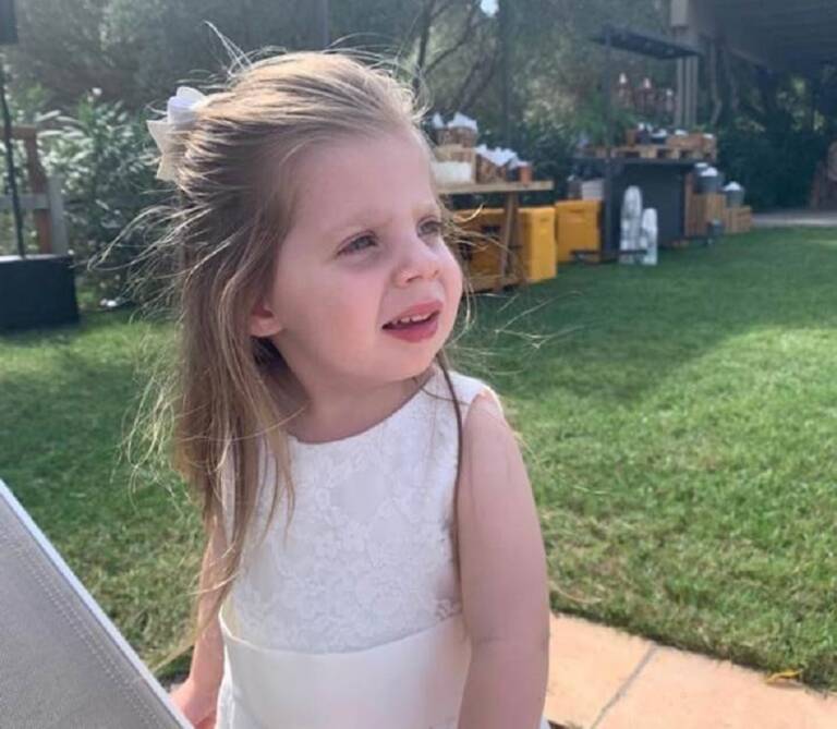 menina com demência