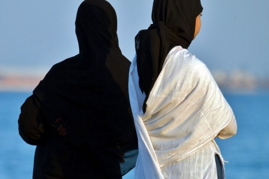 Mulheres com roupas típicas no Catar