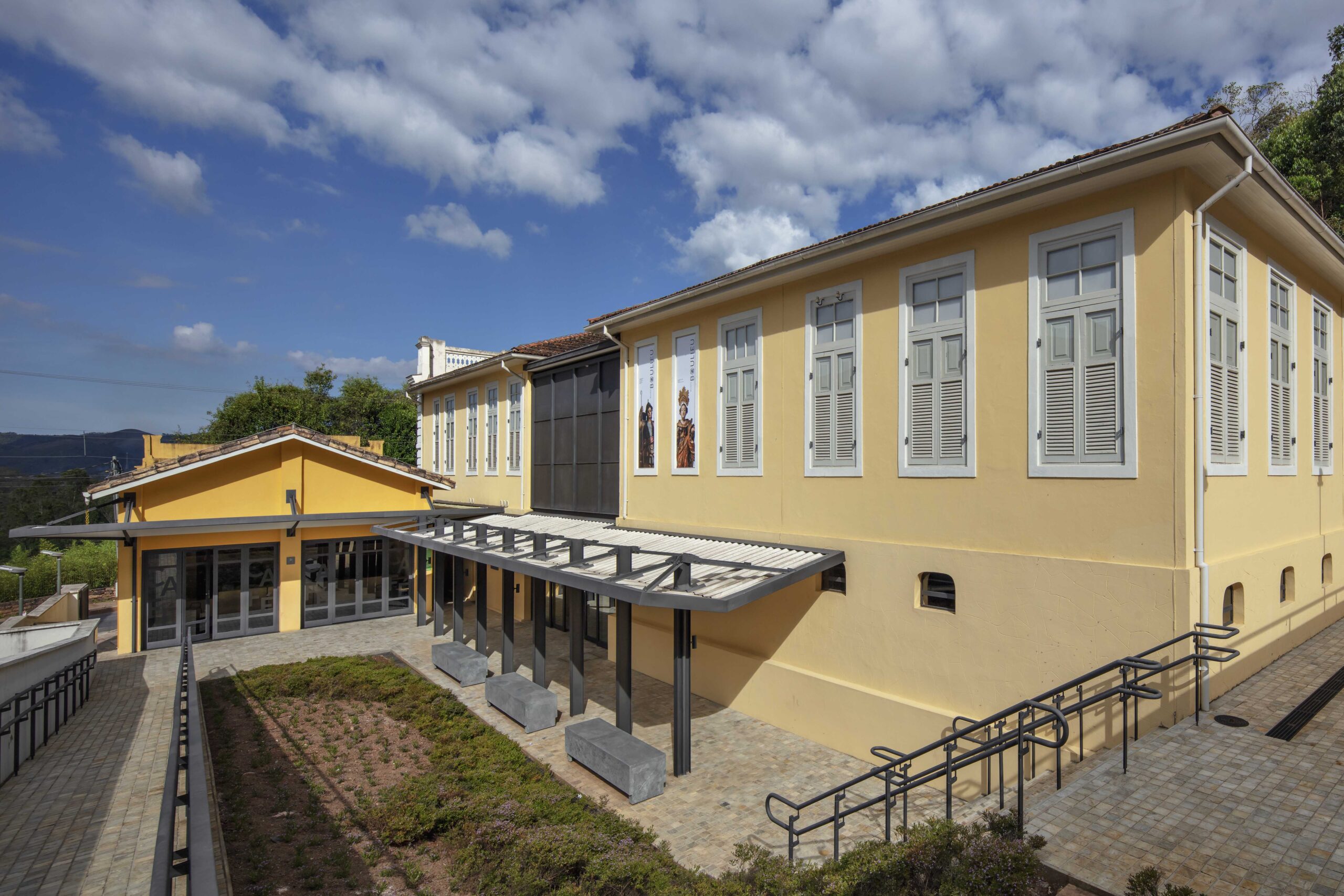 Fachada externa do Museu Boulieu, em Ouro Preto (MG)