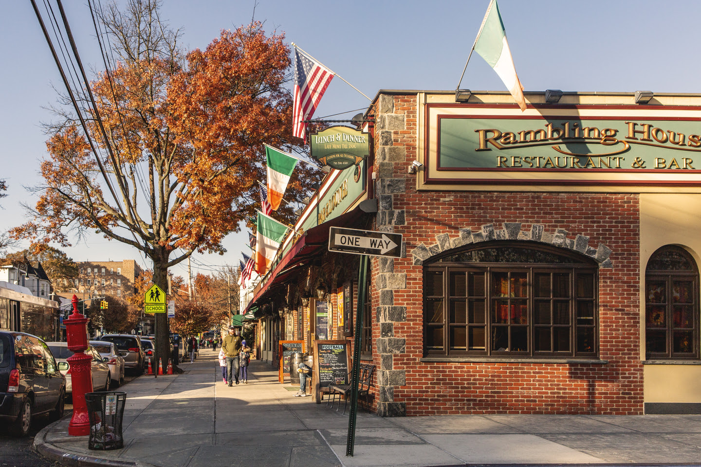 Woodlawn, um dos bairros do Bronx, também é chamado de Little Ireland, dada a quantidade de pubs e restaurantes irlandeses ao longo de endereços como a Katonah Avenue