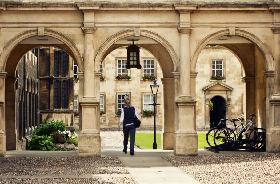 Universidade de Cambridge abre inscrições em programas de bolsas