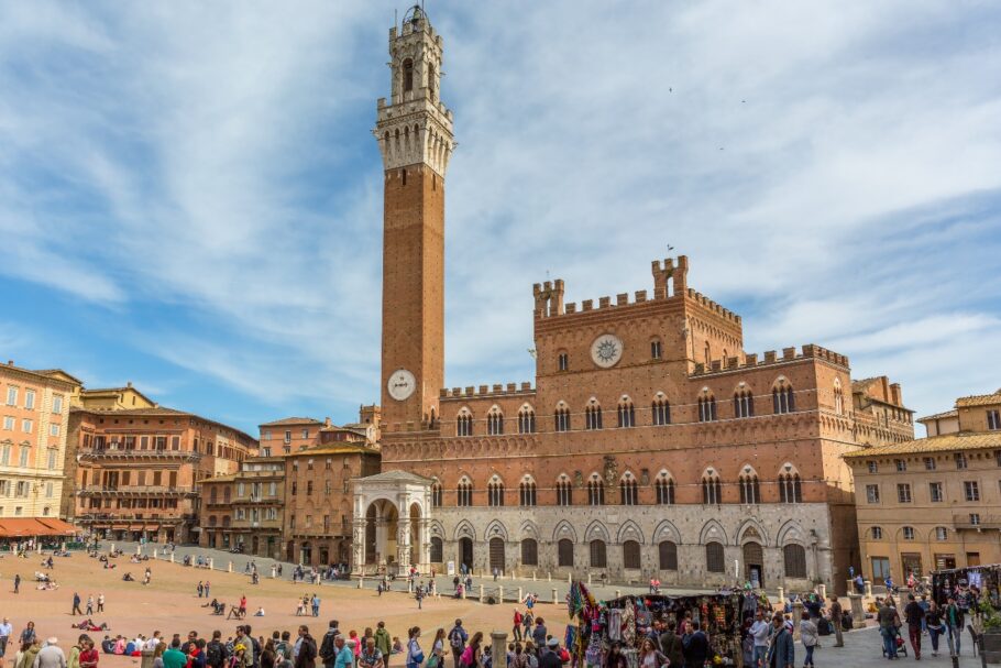 Praça do Campo, palco da mais conhecida festividade de Siena, a corrida de cavalos Palio di Siena